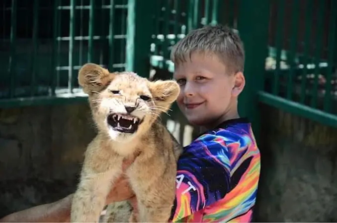 photo with lions in side and alanya