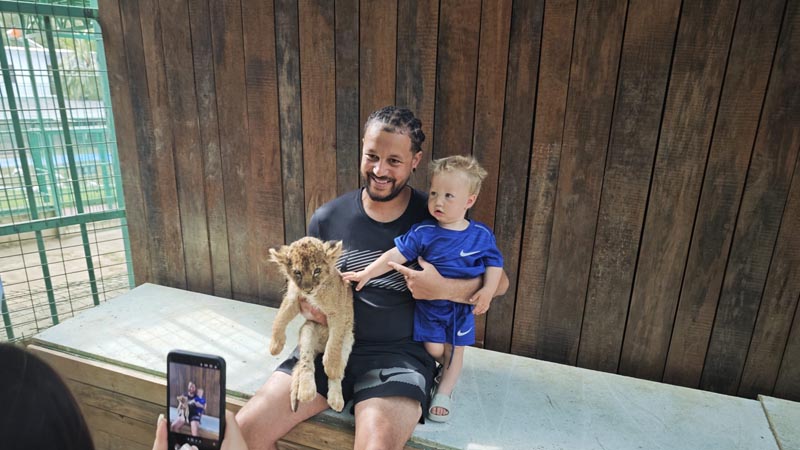 lion cub photo with kids in lara