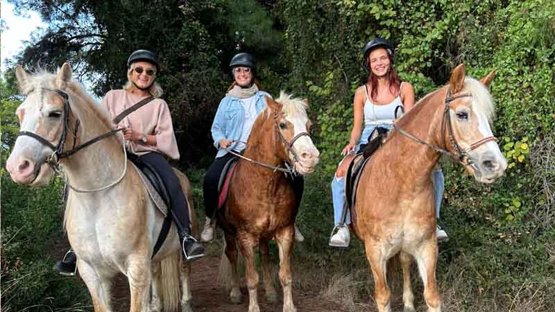 horse riding with family in side